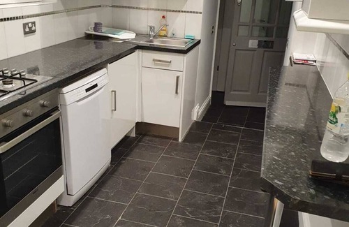 Hove Apartment | Garden flat in central Hove, close to the beach, shops, bars and restaurants