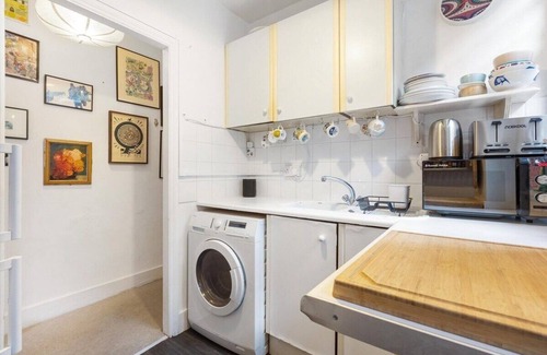 Tottenham Apartment | Garden Flat. Tottenham Hale. 20mins2central London