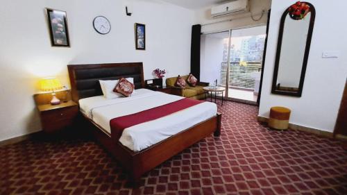 Uttara Hotel | Garden Residents Uttara - Lake View