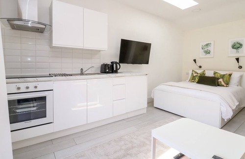 New Brighton Cottage | GARDEN STUDIO, pet friendly, with a garden in New Brighton