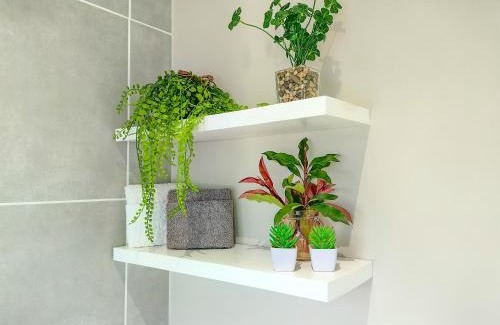 Greater Johannesburg Metropolitan Area Apartment | Garden Unit Inverter,nespresso,blender,netflix