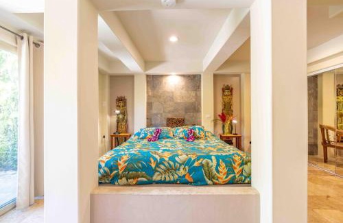 Haiku House | Gardenia Room on Tropical Lush Farm in Haiku, Maui