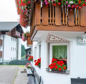 Selva di Val Gardena Bed & Breakfast | Garni Crepaz