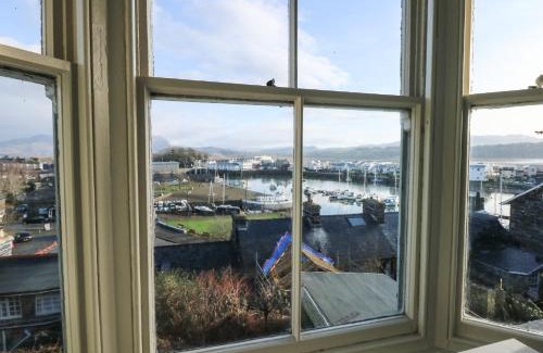Borth-y-Gest House | Garth Cottage