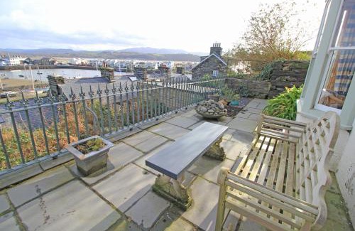Borth-y-Gest House | Garth Cottage