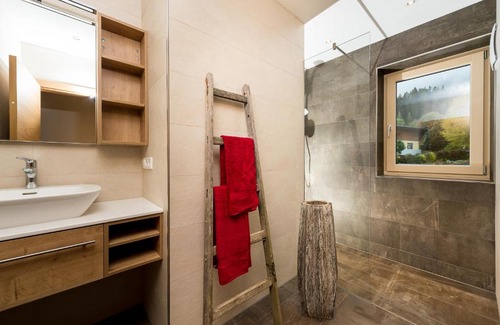 Saalfelden am Steinernen Meer Apartment | Gasthof Hubertus