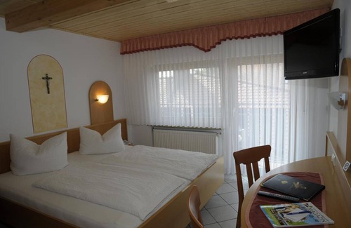 Mitteleschenbach House | Gasthof zur Krone