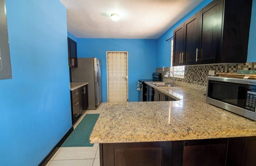 Portmore House | Gated Beachfront House - 10 Minutes from Kingston