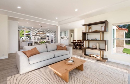 Tarzana House | Gateway 4BD & 3.5BA with Huge Yard & RV Parking