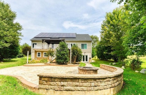 Mineral House | gather 'round the firepit, chill by the pool or go jump in the lake!