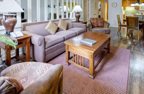 Gatlinburg Condo | Gatlinburg Ski Week! 2 Bedroom 2 Bath Full Kitchen Sleeps n6834