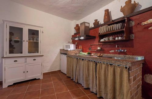 Fontanales Cottage | GC0003 Holiday cottage with shared pool in Fontanales