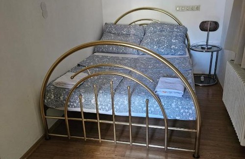 Ichenhausen Apartment | Gemütliche Gäste Suite für ruhige Nächte. Zentral