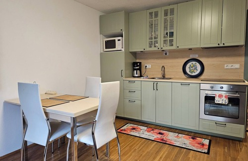 Hochzoll-Sud House | Gemütliche Wohnung mit Einem Großen Garten Direkt am Kuhsee, Augsburg