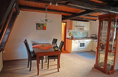 Volkach Apartment | Gemütliches Feriendomizil, kostenfreies WLAN, voll ausgestattet, helle Küche,romantisches Himmelbett