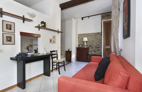 San Niccolo Apartment | Gemma: Convenient & Quiet in Ponte Vecchio area