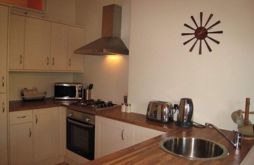 Trinity Apartment | Generously proportioned and quiet georgian style flat close to center