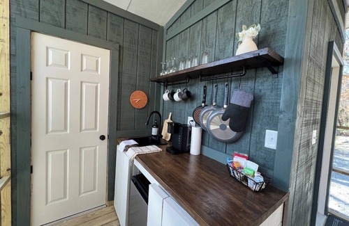 Apple Ridge Apartment | GeoDome 100 mi Views 2½ mi to BR