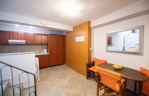 Kariotai House | George House