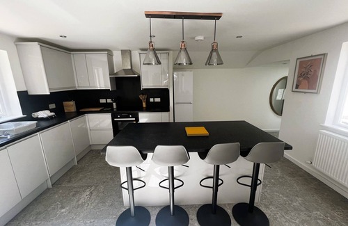 Ryde Ski Chalet | George Street House
