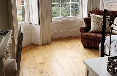 Hurst Green Apartment | Georgian Apartment