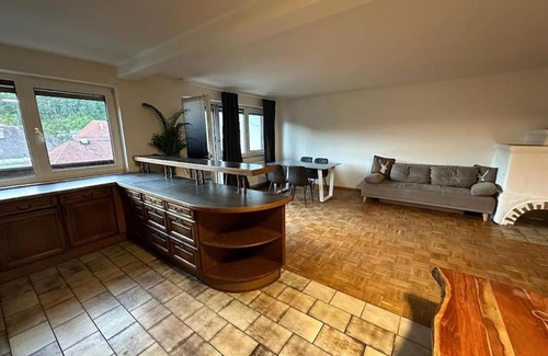 Imst Apartment | Geräumige rustikale Tiroler Wohnung 1-8 Personen