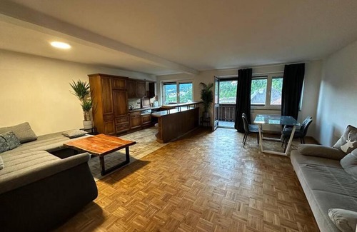 Imst Apartment | Geräumige rustikale Tiroler Wohnung 1-8 Personen