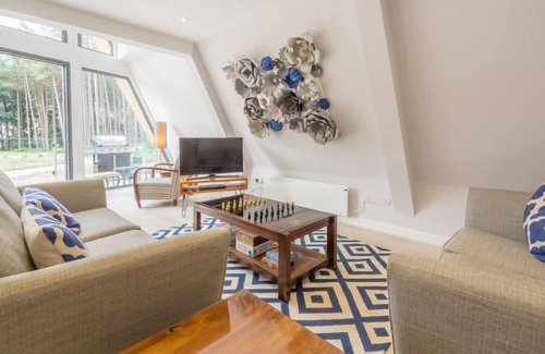 Weybourne Cabin | Get back to nature in style at this elegant and peaceful woodland retreat