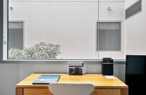 Sullivan's Cove Apartment | Gibson Mill waterfront warehouse apartment - 104