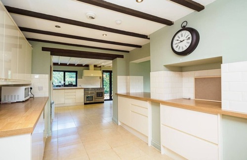 Upper Dicker Apartment | Gildridge Country Estate | Countryside escape with hot tub