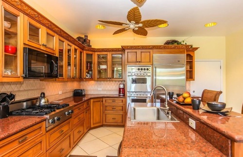 Estate River Villa | Ginger Fancy - 5BR on a Golf Course with a Pool!