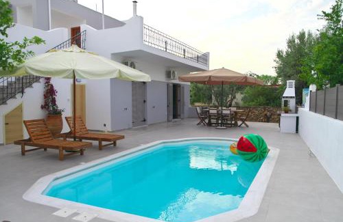 Aegina Town Villa | Giovana's pool house