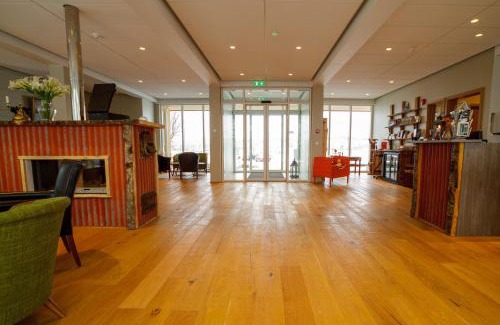 Egilsstadir Hotel | Gistihúsið - Lake Hotel Egilsstadir