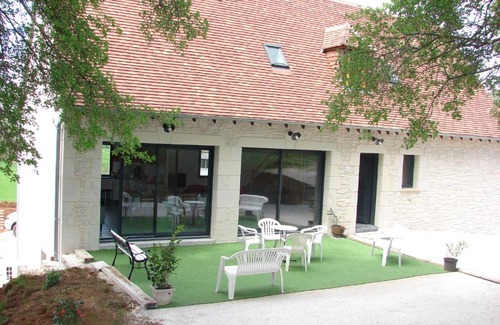 Lacave House | GITE DE 6 A 14 PERSONNES Chez Léontine