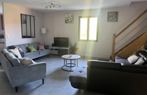 Lacave House | GITE DE 6 A 14 PERSONNES Chez Léontine