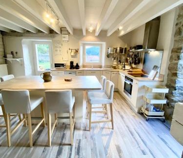 Mazan-l'Abbaye House | GITE DE GROUPE 160m2, 15p, salle de reception, jardin, terrasse