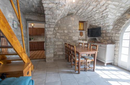 Berrias-et-Casteljau House | Gite de l'écurie