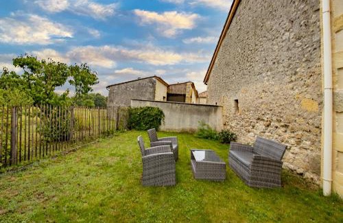 Les Salles-De-Castillon House | Gite de Lamour