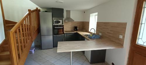 Les Ollieres-sur-Eyrieux House | Gite de POUNARD accès rivière privée
