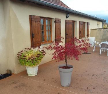 Saint-Julien-de-Civry House | Gite des artistes