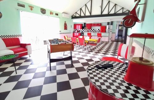 Clevilliers House | GITE diner AMERICAIN