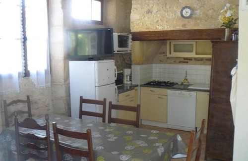 Les Eyzies Cottage | Gîte-Family-Ensuite with Shower-Garden view