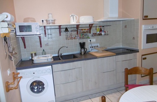 Assay Cottage | Gite fleuri Les Géraniums 3 * with swimming pool in the heart of the Loire castles