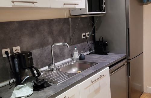 Floirac House | Gite Fonteneau. Parc de la Burthe nearby, 80 hectares of woods and meadows.