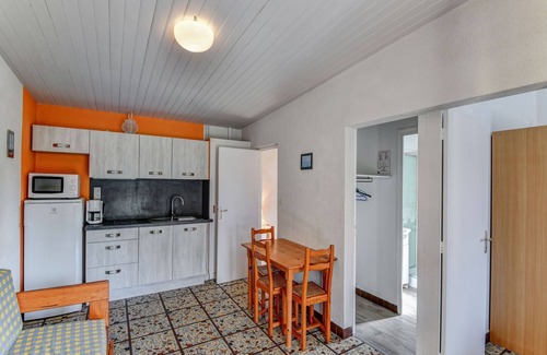 Saint-Savinien House | Gîte in a holiday park with swimming pool