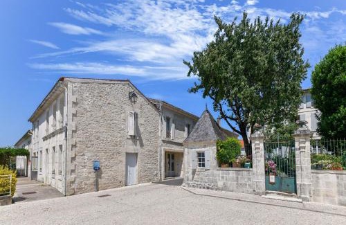 Saint-Savinien House | Gîte in holiday park with swimming pool