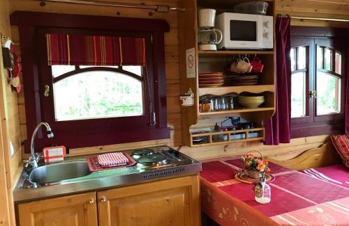 Outines House | Gite Insolite "La Roulotte des Elfes", Au Milieu de Nulle Part