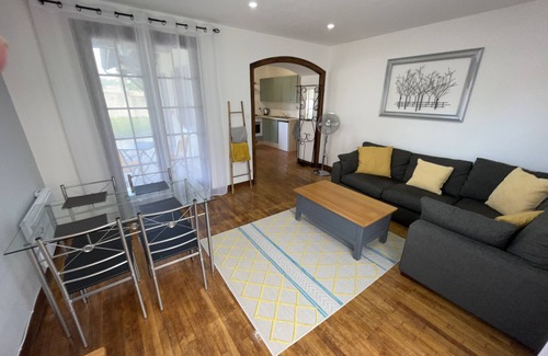 Saint-Martial-Viveyrol House | Gite Jeanroy a Cheerful 2 Bedroom Rural Gite