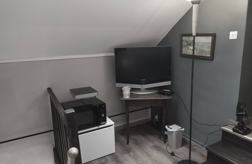 Velles House | GITE on a 2-hectare estate with tennis court and private pool