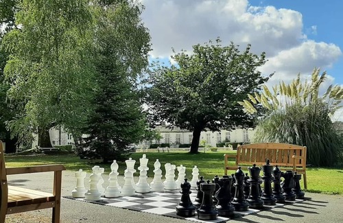 Saint-Pierre-de-l'Isle Apartment | Gite Pastoureau Dépendance du Château de Mornay